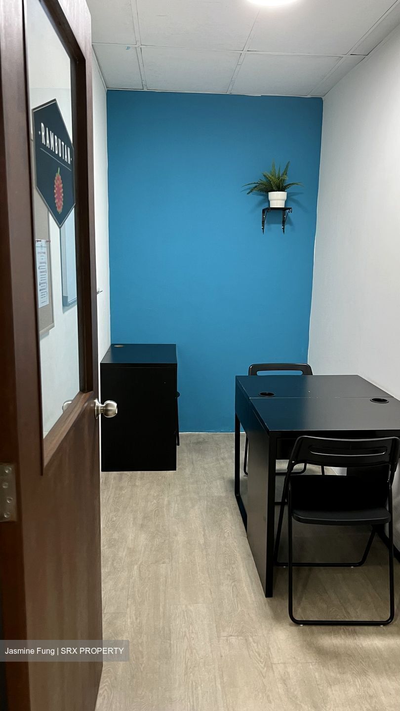 North Bridge Centre (D7), Office #582255561